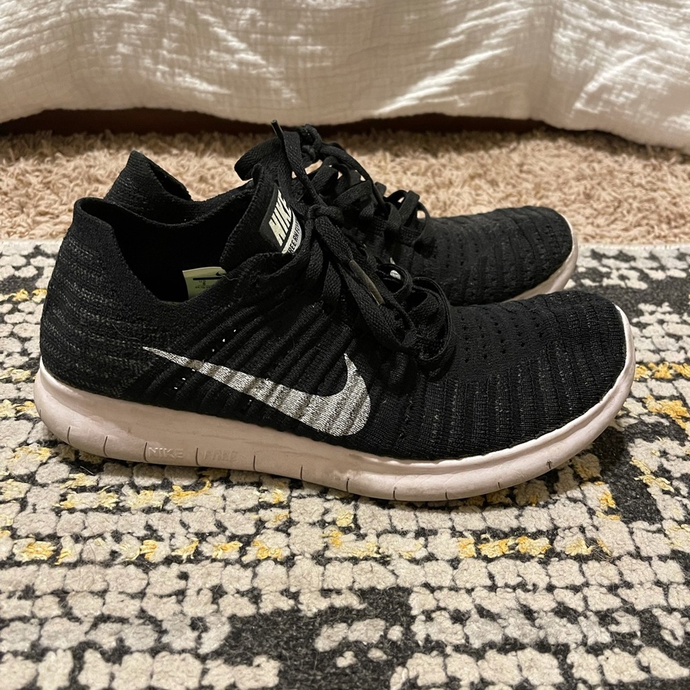 Nike free run flyknit running shoes